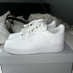 NIKE AIR FORCE 1